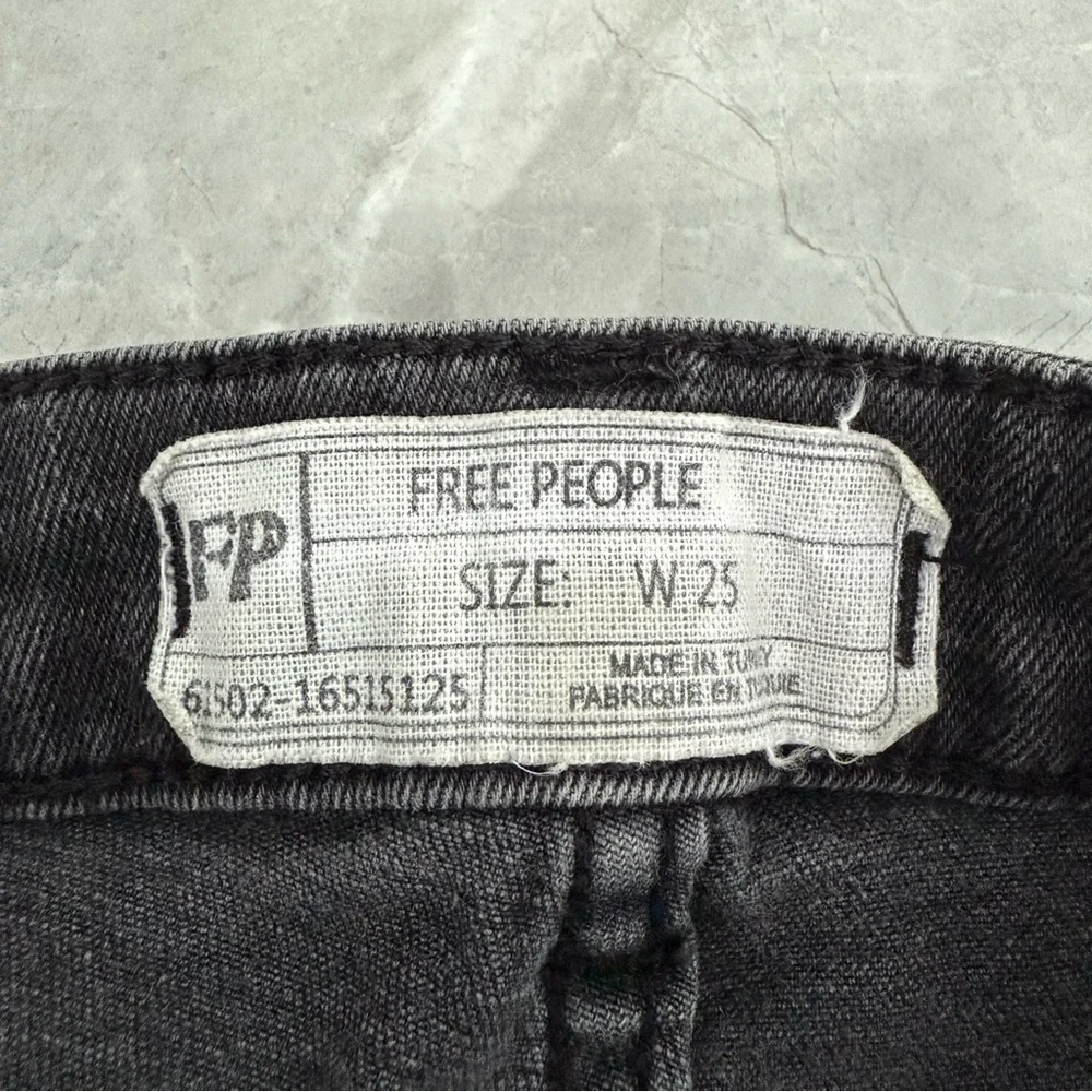 Women’s Free People Great Heights Washed Black Frayed Skinny Jeans Size 25